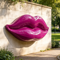Sculpture murale en fibre de verre personnalisée de lèvres en pop art, grande sculpture murale de lèvres rouges pour la décoration d'hôtels, de centres commerciaux et de salons de beauté