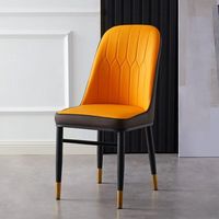 Chaise de salle à manger de luxe italienne en cuir, au design élégant, avec pieds dorés, pour restaurant et salle à manger moderne
