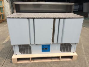 Table de travail professionnelle en acier inoxydable à trois portes, comptoir réfrigérateur à salade, sans givre, température numérique - Product Image 2