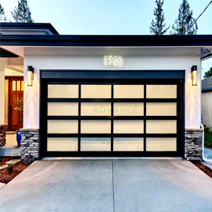 <span class=keywords><strong>Porte</strong></span> <span class=keywords><strong>de</strong></span> <span class=keywords><strong>garage</strong></span> <span class=keywords><strong>sectionnelle</strong></span> moderne à vue panoramique en verre avec quincaillerie noire mate - Product Image 3