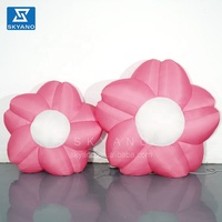 Modèle de fleur suspendue gonflable rose personnalisé, fleurs gonflables suspendues pour la décoration publicitaire d'événements en extérieur