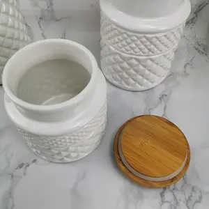 In ceramica bianca di alimento della cucina di stoccaggio canister set con coperchi di legno