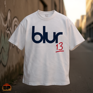 Maglietta grafica ispirata a Blur 13, oversize, streetwear unisex, stampa con tipografia minimale, estetica vintage - Product Image 3