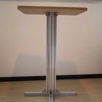 Table basse moderne en bois avec pieds en métal et panier de rangement pour le salon