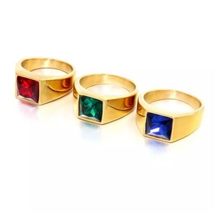 Anillo Cuadrado de Acero Inoxidable Chapado en Oro con Piedras Negras, Verdes y Rojas para Hombre - Product Image 2