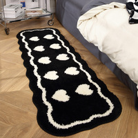 Tapis de chambre à coucher en polyester en forme de cœur de style crème, tapis de chevet, bande longue en peluche, tapis de chambre principale, tapis de baie vitrée, tapis de canapé, table basse