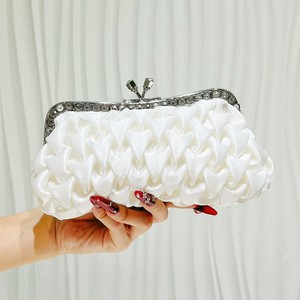 Nuevo Bolso de Mano Mini, Elegante y Portátil, para Cenas Formales, Románticas, con Cierre de Beso, Plisado, de Satén - Product Image 2
