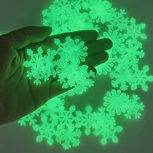 Adesivo Murale 3D a Fiocco di Neve Luminoso Fluorescente che si Illumina al Buio <span class=keywords><strong>per</strong></span> Decorazioni Natalizie in <span class=keywords><strong>Camera</strong></span> <span class=keywords><strong>da</strong></span> <span class=keywords><strong>Letto</strong></span> e Casa - Product Image 2
