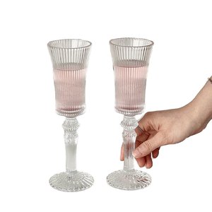 Flûte à champagne vintage côtelée transparente à rayures verticales, style classique et luxueux pour hôtels, en métal et plastique - Product Image 2