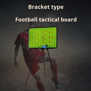 Lavagna Tattica per Allenatori di Calcio Tipo Staffa in PVC Verde/Nero con Diagrammi Dimostrativi Magnetici Cancellabili - Product Image 2