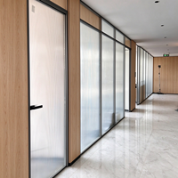 Cloison de séparation en verre avec cadre en aluminium, porte de séparation de pièce, porte intérieure pour bâtiments commerciaux et projets de bureaux