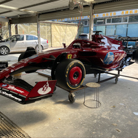 Modèle d'art de vitrine commerciale personnalisée de luxe, sculpture de voiture de course F1 rouge en fibre de verre