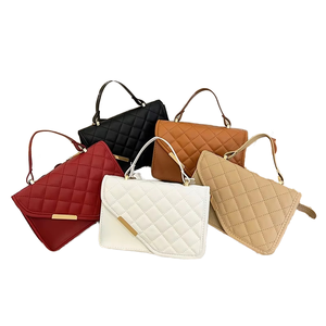 Sac à main matelassé en PU pour femme 2026, tendance, avec fermeture à rabat, sac bandoulière ondulé simple avec chaîne, pochette pour téléphone, doublure en polyester - Product Image 1