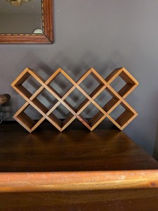 Étagère murale vintage en bois de style mid-century modern, organisateur à compartiments en losange croisés pour épices - Product Image 3