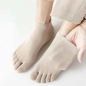 Chaussettes de sport pour hommes de couleur unie en gros Chaussettes d'été respirantes à <span class=keywords><strong>5</strong></span> orteils Chaussettes à <span class=keywords><strong>5</strong></span> <span class=keywords><strong>doigts</strong></span> - Product Image 2
