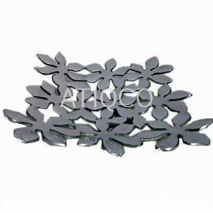 Assiette à fruits luxueuse et écologique en aluminium, design floral unique, plats carrés modernes, faits à la main, pour usage domestique, durable, en céladon - Product Image 3