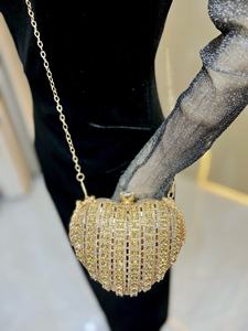 Sac <span class=keywords><strong>de</strong></span> soirée 2026 pour femme, pochette <span class=keywords><strong>de</strong></span> luxe en forme <span class=keywords><strong>de</strong></span> cœur, sac à main <span class=keywords><strong>de</strong></span> mariée élégant avec chaîne, sac à bandoulière en strass en forme <span class=keywords><strong>de</strong></span> cœur - Product Image 4