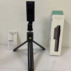 Trépied perche à <span class=keywords><strong>selfie</strong></span> <span class=keywords><strong>K07</strong></span> - Perche à <span class=keywords><strong>selfie</strong></span> pour smartphone avec fonction beauté et flash - Trépied universel portable de voyage - Product Image 1