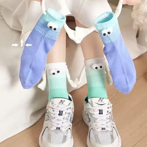 Chaussettes magnétiques unisexes à la main avec personnage mignon 3D Eyes Crew Mid-Tube Length <span class=keywords><strong>Lol</strong></span> Cadeau pour jeunes adolescents - Product Image 4