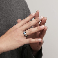 Vente en gros personnalisée martelée bicolore en acier inoxydable bijoux de mode pour hommes bague bleue moderne à double couleur