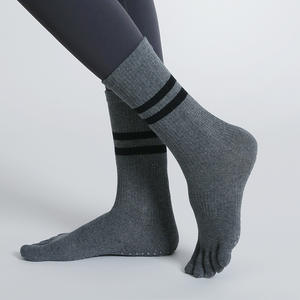 Chaussettes de Pilates à points en PVC, antidérapantes, avec Logo personnalisé, <span class=keywords><strong>barre</strong></span> parallèle à cinq doigts, pour automne et hiver, KTS-1011-5 - Product Image 4