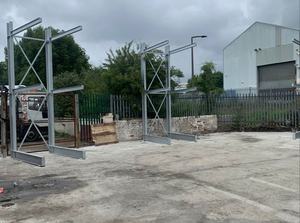 Rangement de supports en porte-à-faux pour voitures en déchets dans la cour - Product Image 1