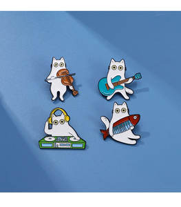 น่ารักการ์ตูนแมวคอนเสิร์ตวงดนตรีคิตตี้โลหะนิกเกิลชุบปกปกเสื้อหมุดสำหรับหมวกของขวัญส่งเสริมการขาย - Product Image 2