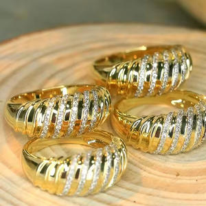 Anello in Oro Giallo T0790 con Diamante Taglio Brillante Rotondo Colore G Naturale Lussuoso Anello Nuziale Unisex - Product Image 4