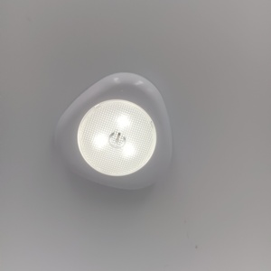 Luz LED Minimalista para Gabinete, 3500K Blanco Cálido, Superficie Mate de ABS, Interruptor Táctil, Downlight para Cocina y Armario - Product Image 5