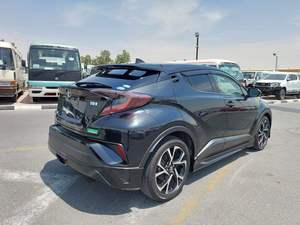 Pour SUV <span class=keywords><strong>hybride</strong></span> turbo <span class=keywords><strong>CH</strong></span>-<span class=keywords><strong>R</strong></span> avec intérieur foncé, pneus R17, sièges en cuir, conduite à gauche, boîte de vitesses automatique, caractéristiques économiques en termes de consommation de carburant - Product Image 2