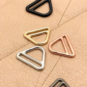 Hebilla Triangular de Aleación de Zinc con Anillo en D y Clip Giratorio para Correas de Mochila y Bolsas - Product Image 6