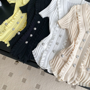 เสื้อสเวตเตอร์ถักแขนสั้นผู้หญิง คอวีแต่งขอบไม้ ดีไซน์หรูหรา ให้ความรู้สึกพรีเมียม แฟชั่นทันสมัย - Product Image 6