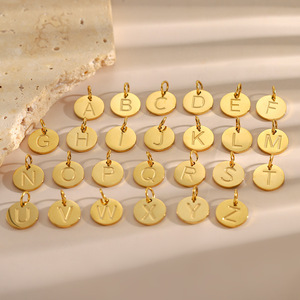 Dijes Iniciales en Forma de Disco |   Colgante de Moneda con Letra del Alfabeto en Acero Inoxidable Chapado en Oro PVD de 18K para la Fabricación de Joyas |   Resistente al agua y duradero - Product Image 3