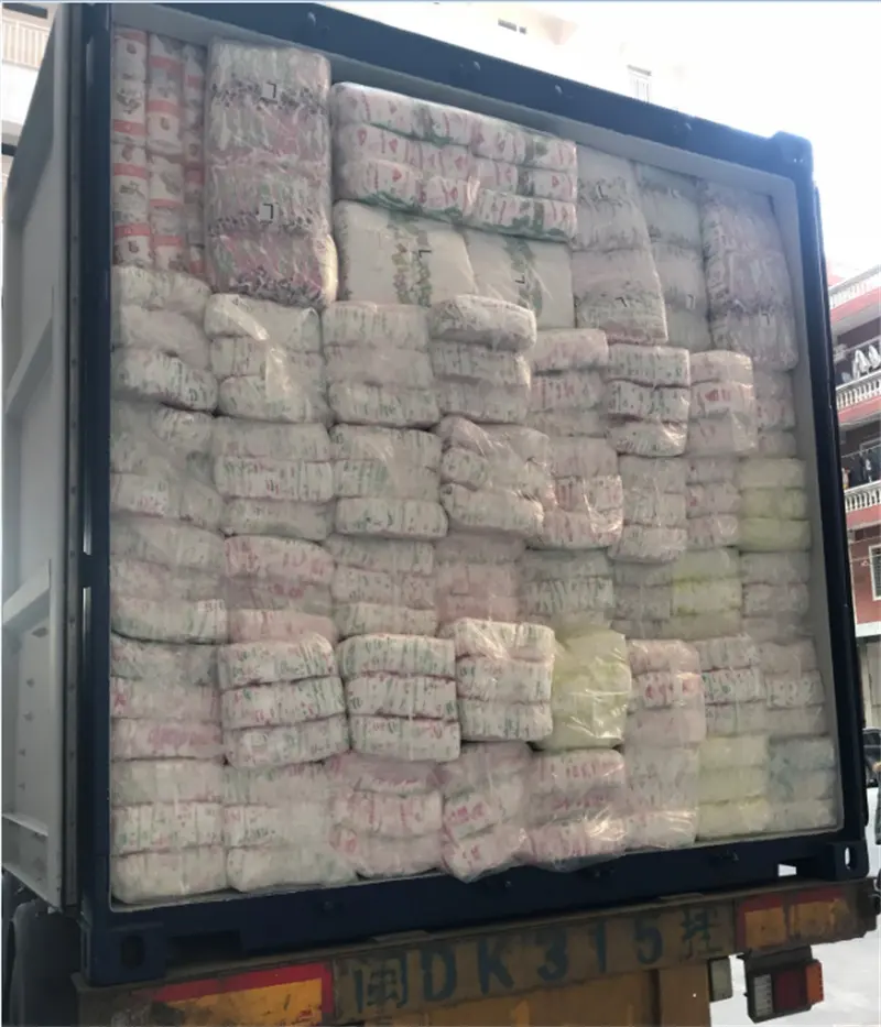 Precio barato Quanzhou venta al por mayor OEM Stocklots B grado pañales desechables para bebés en fardos/a granel