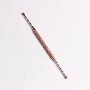 <span class=keywords><strong>Limpiador</strong></span> <span class=keywords><strong>de</strong></span> Oídos <span class=keywords><strong>Espiral</strong></span> <span class=keywords><strong>de</strong></span> Doble Extremo <span class=keywords><strong>de</strong></span> Acero Inoxidable Color Oro Rosa <span class=keywords><strong>de</strong></span> 12 cm - Product Image 1