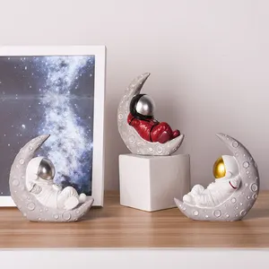 Figurine de croissant d'astronaute en résine fabriquée à la main <span class=keywords><strong>petit</strong></span> décor de chambre à coucher pour enfant - Product Image 1