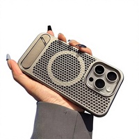 Étui de téléphone à dissipation thermique cellulaire magnétique avec support invisible pour iPhone 18 Pro Max, coque respirante en métal avec support intégré