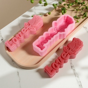 Moule à bougie en silicone en forme de bourgeon de fleur pour la Saint-Valentin, idéal pour les bouquets de mariage et les décorations nuptiales - Product Image 4