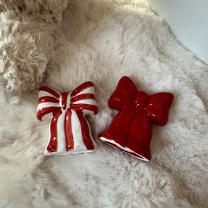 <span class=keywords><strong>Salero</strong></span> <span class=keywords><strong>y</strong></span> Pimentero Creativo de Cerámica con Diseño de Lazo Rojo Navideño para Cocina - Product Image 3