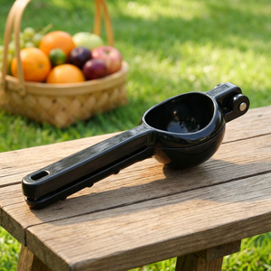 Presse-citron en aluminium de qualité alimentaire, poignée ergonomique, filtre à pulpe intégré, presse-agrumes manuelle, gadget de cuisine facile à nettoyer - Product Image 2