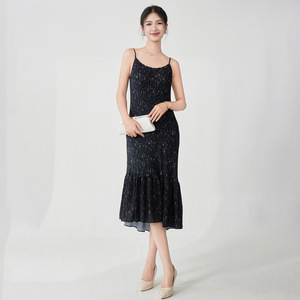 2025 conception de style coréen à la mode et élégante robe mi-plissée florale noire pour femmes en stock pour la vente en ligne - Product Image 6