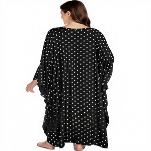 Abaya Larga con Estampado de Lunares Negros, Manga Larga, Corte Holgado, Cuello Redondo, Talla Grande para Mujer, Estilo Modesto para Uso Diario, Poliéster, Estilo de Medio Oriente - Product Image 1