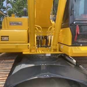 รถขุดไฮดรอลิกมือสอง Komatsu PC200 ขนาด 20 ตัน สภาพดี ราคาดีที่สุด ปี 2001 ใช้งานมาแล้ว 4000 ชั่วโมง เครื่องยนต์ เกียร์ ปั๊มเกียร์ ปี 2024 - Product Image 3
