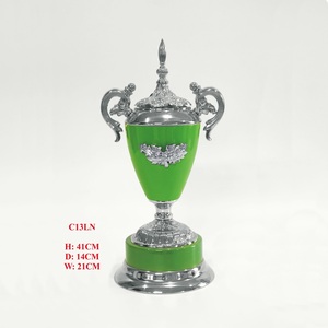 Trophée en métal de sport de luxe personnalisé de haute qualité Coupe du monde de karaté homme Football Souvenir pour la <span class=keywords><strong>Ligue</strong></span> <span class=keywords><strong>des</strong></span> <span class=keywords><strong>Champions</strong></span> <span class=keywords><strong>Direct</strong></span> d'usine - Product Image 3