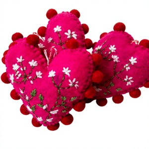 Best Himalaya Eco Friendly Handmade Wool Felt Pink Heart <b>Wall</b> Hanging Indoor <b>Christmas</b> Decoration Customized Packing Logo - Product Image 3