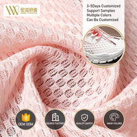 Tejido de malla transpirable 100% poliéster de punto de urdimbre simple, ligero, en stock, para la parte superior de la lengüeta de zapatillas deportivas infantiles.