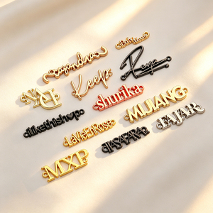 Plaques métalliques personnalisées pour vêtements, chaussures et sacs, avec logos de marques, étiquettes et plaques de marquage, en métal plaqué, très demandées, conformes ISO. - Product Image 2