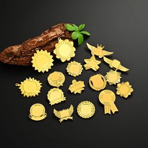 מדליות מתכת מוזהבות בהתאמה אישית למתנות - Product Image 2