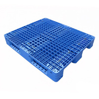 Palettes en plastique robustes utilisées pour les rayonnages logistiques, les entrepôts industriels et diverses applications de charges lourdes