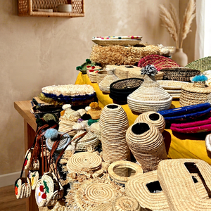 Cesta Artesanal de Mimbre Tejida a Mano, Color Natural, Diseño Tradicional, Decoración para el Hogar, Contenedor de Almacenamiento, Minimalista, Navideño - Product Image 1
